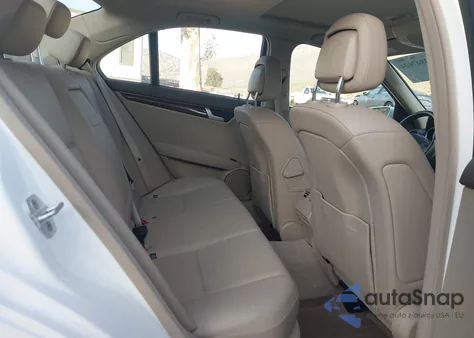 2014 Mercedes-Benz C-Class C 250 Sport z USA, uszkodzony, nr VIN WDDGF4HB4ER312003